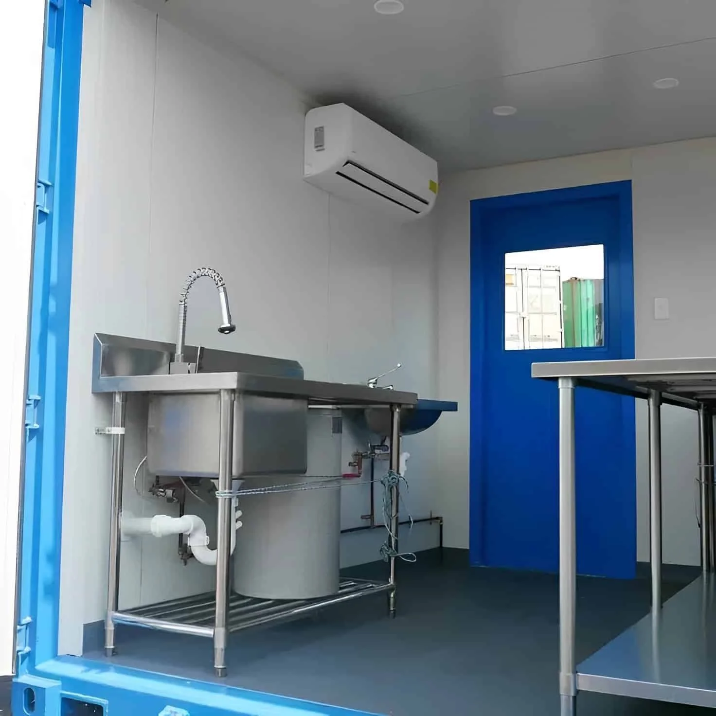 10ft Container Coffee Shop – Fully Equipped Mobile Café - Image 4