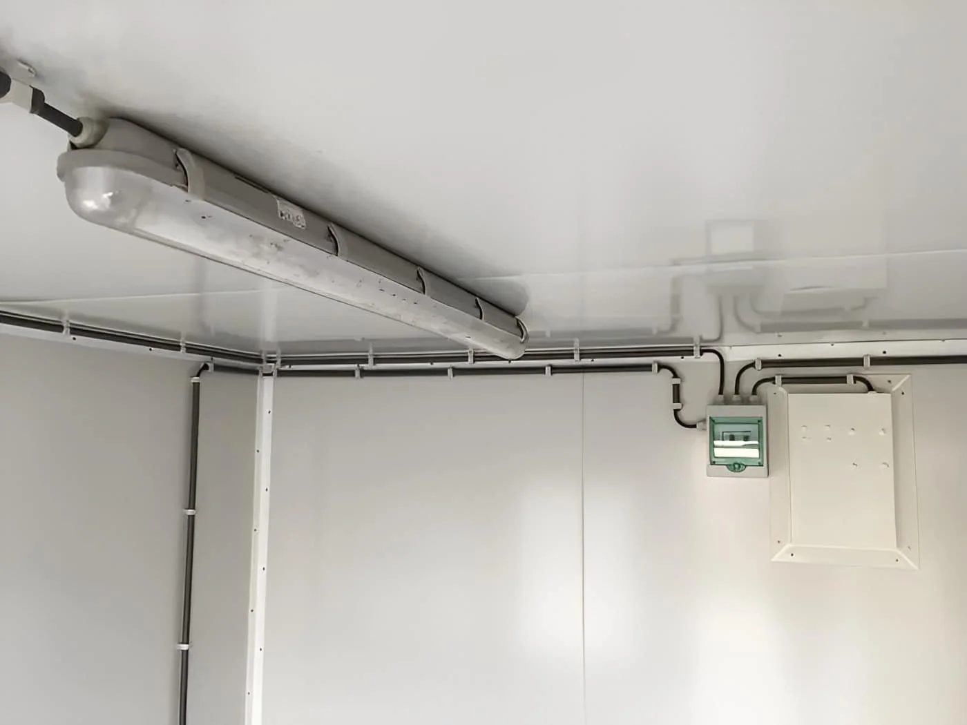 10ft Portable Accommodation Container – Insulated & Secure - Image 3