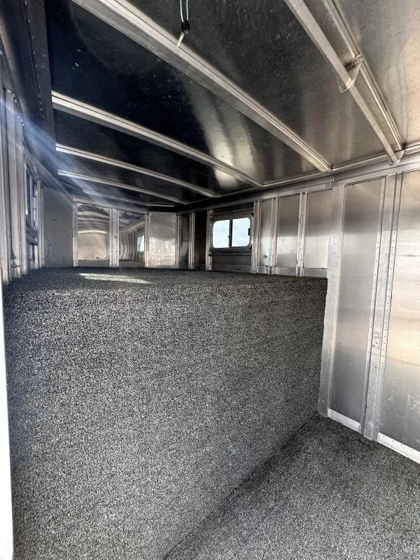2000 Featherlite 3 Horse Gooseneck Trailer with Dressing Room - Image 4