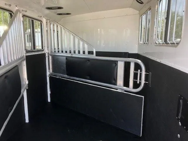 2010 Merhow 3 Horse Slant Load Bumper Pull Trailer - Image 3