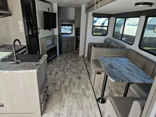 2024 Dutchmen Kodiak Ultra-Lite 296BHSL - Image 11