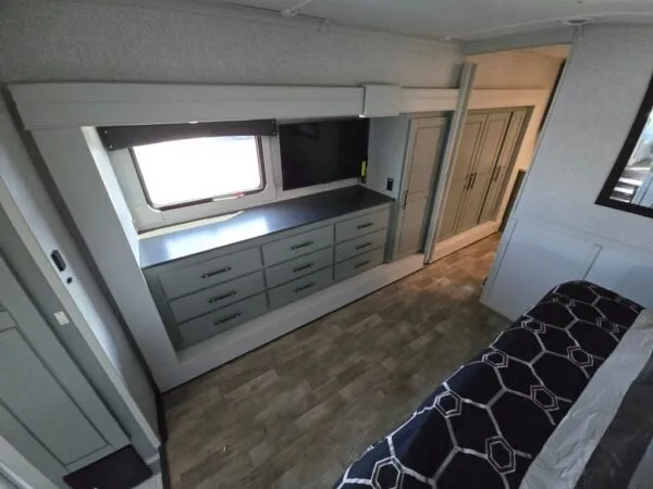 2025 Crossroads Redwood RW4200FL - Image 6