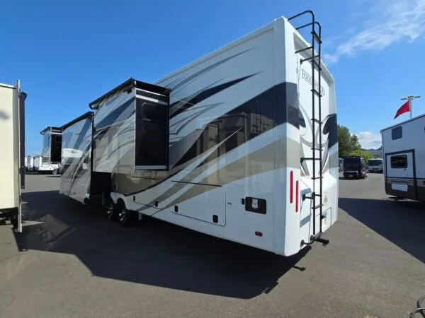 2025 Crossroads Redwood RW4200FL - Image 15