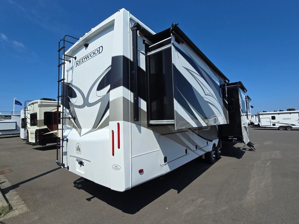 2025 Crossroads Redwood RW4200FL - Image 14