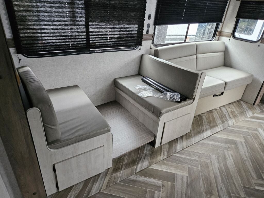 2025 Crossroads Zinger 390DB - Image 6
