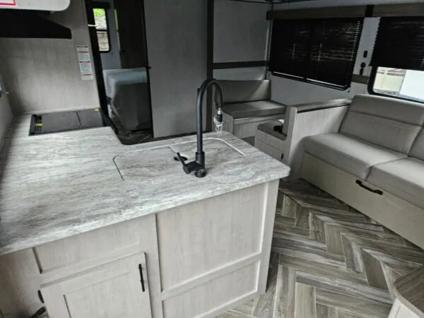 2025 Crossroads Zinger 390DB - Image 3