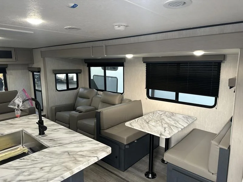 2025 Coachmen Apex 293 RLDS - Image 10