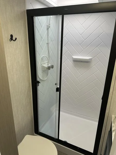 2025 Coachmen Apex 293 RLDS - Image 3