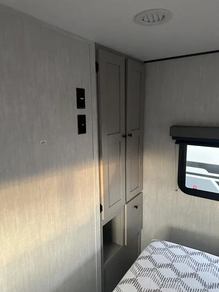 2025 Coachmen Apex 293 RLDS - Image 5