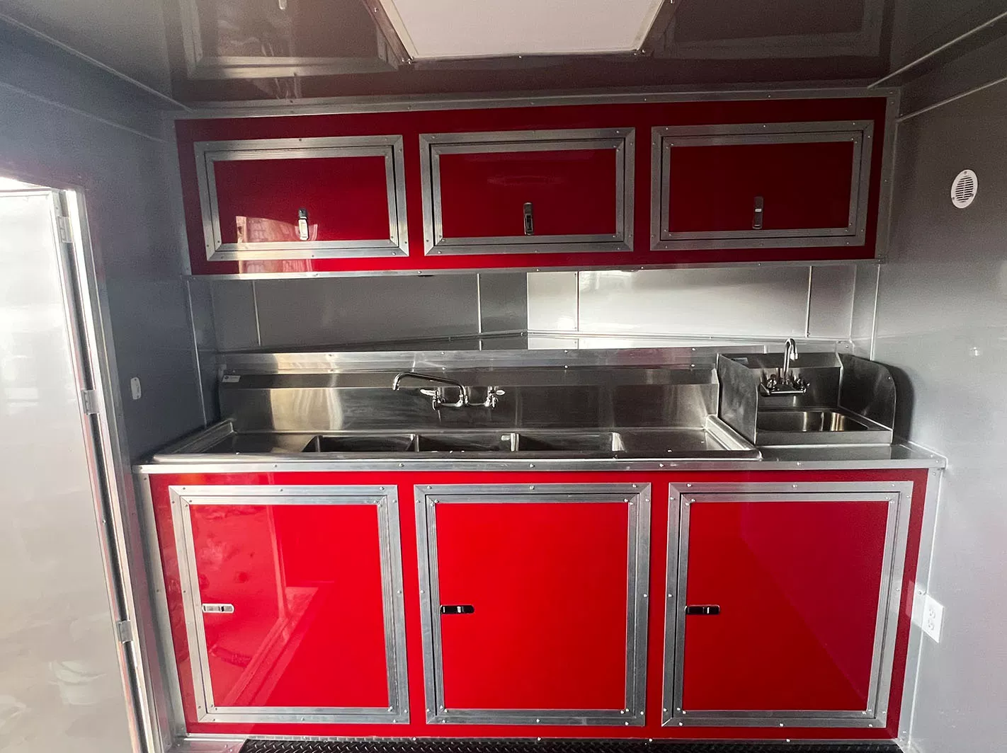 Tatinium Concession Cargo Trailer 8.5x24 - Image 3