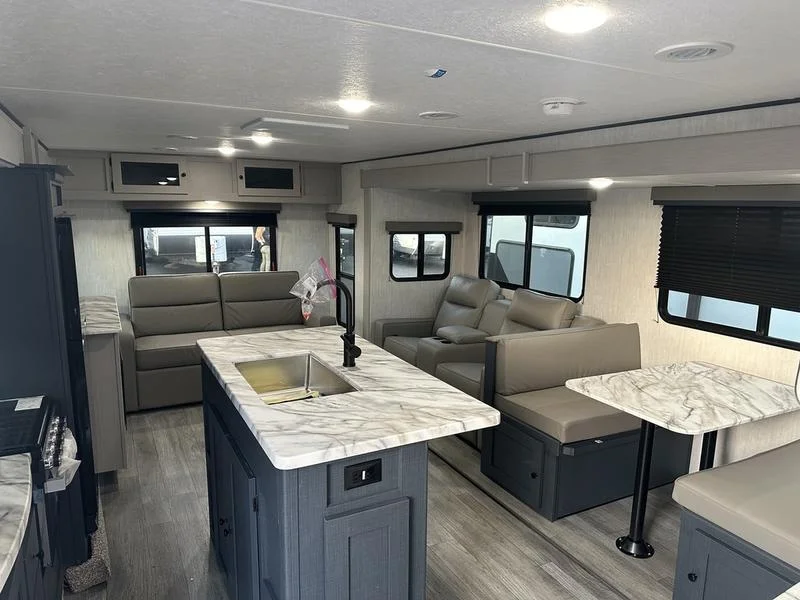 2025 Coachmen Apex 293 RLDS - Image 11