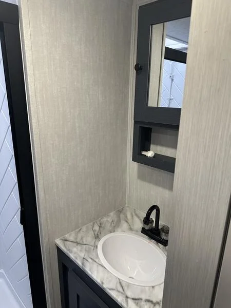 2025 Coachmen Apex 293 RLDS - Image 4