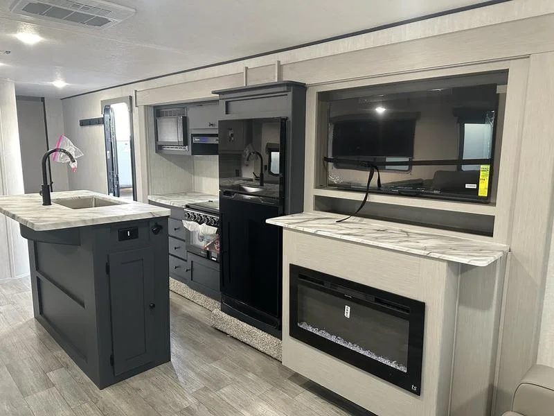 2025 Coachmen Apex 293 RLDS - Image 7