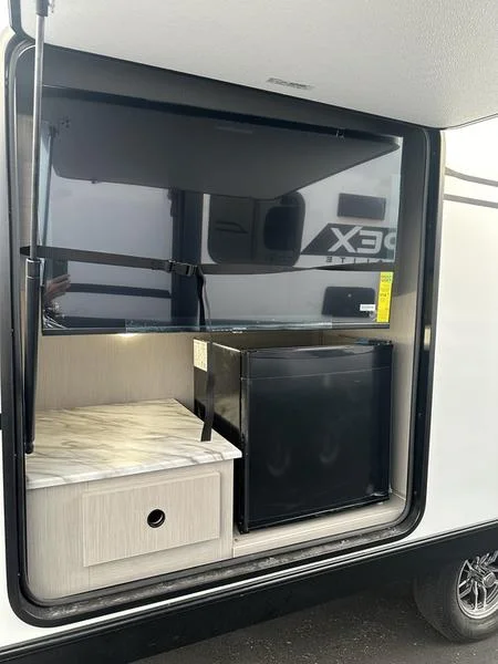 2025 Coachmen Apex 293 RLDS - Image 2