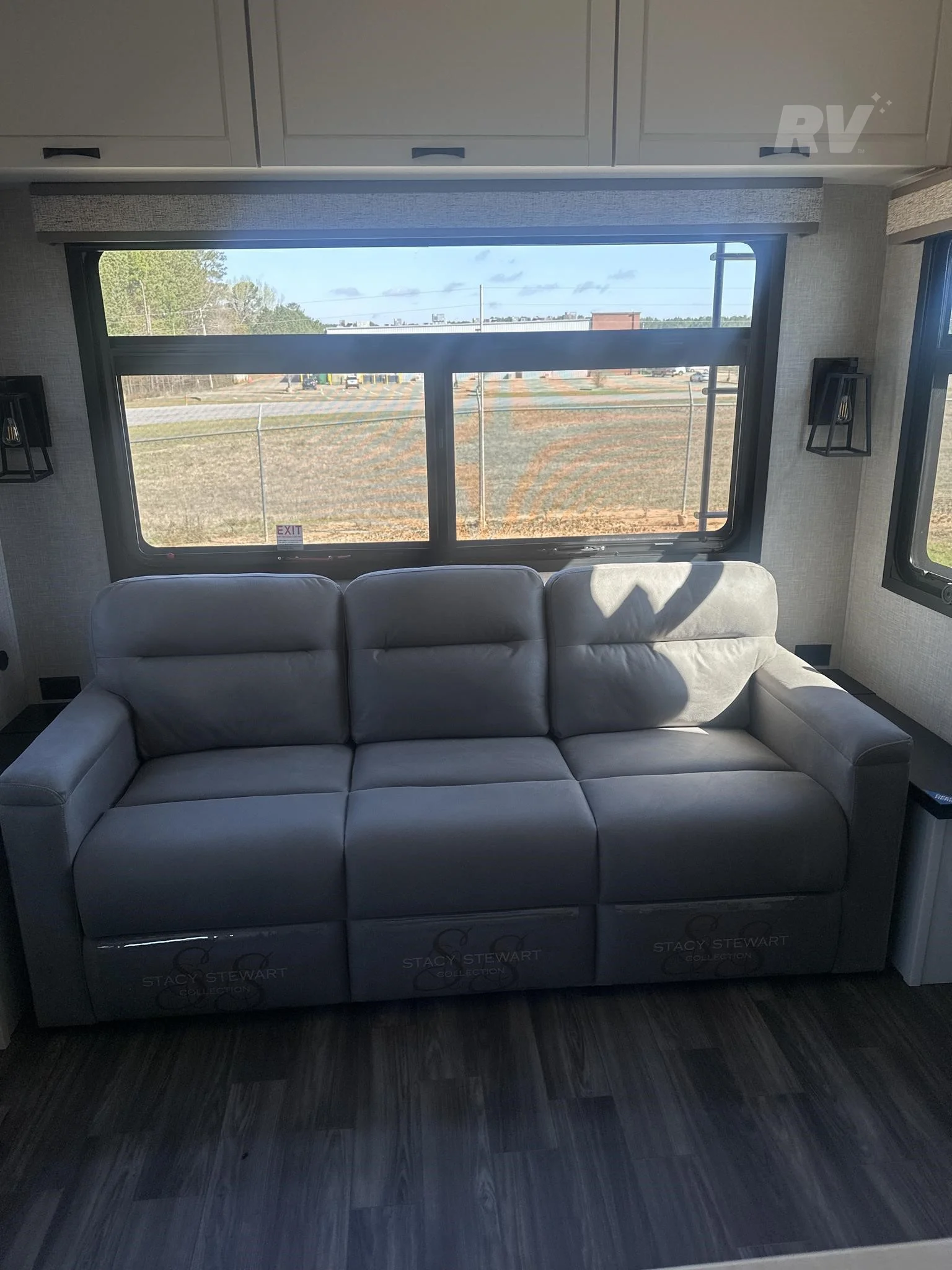 2025 Jayco North Point 377RLBH - Image 16