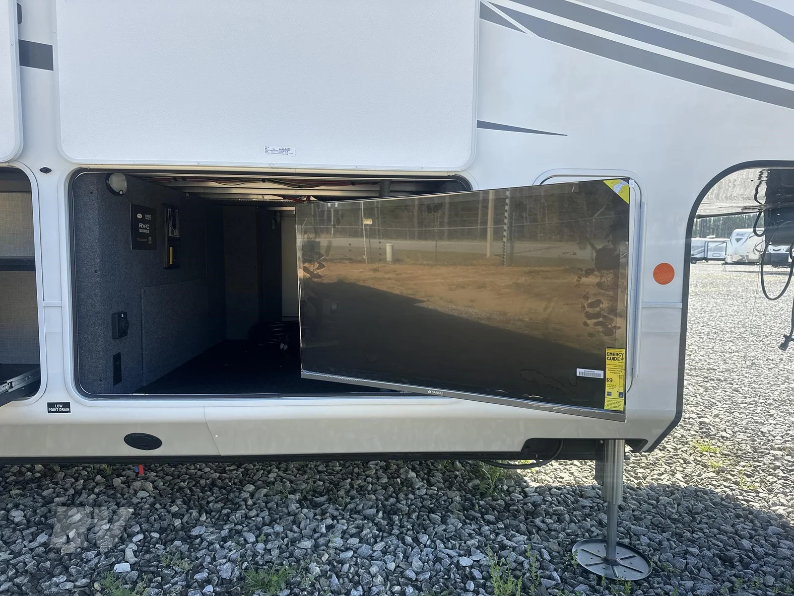 2025 Jayco North Point 377RLBH - Image 18