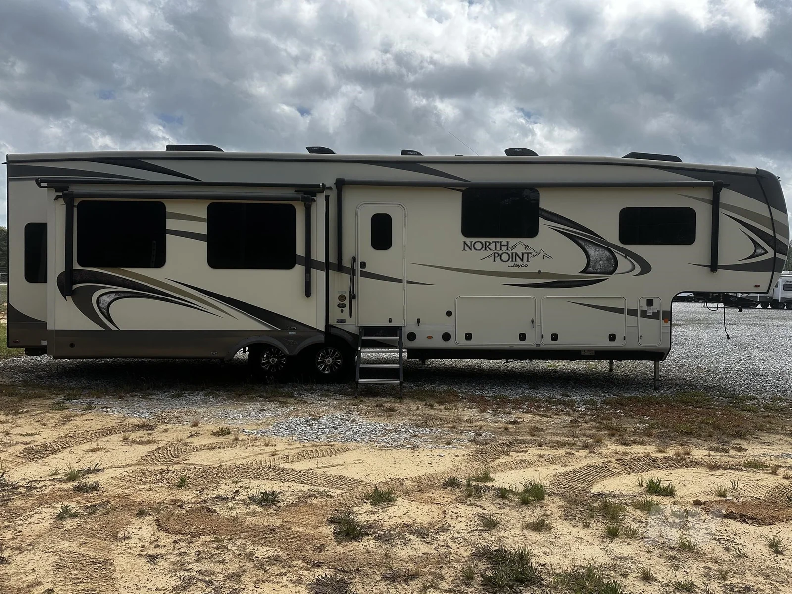 2019 Jayco North Point 377RLBH