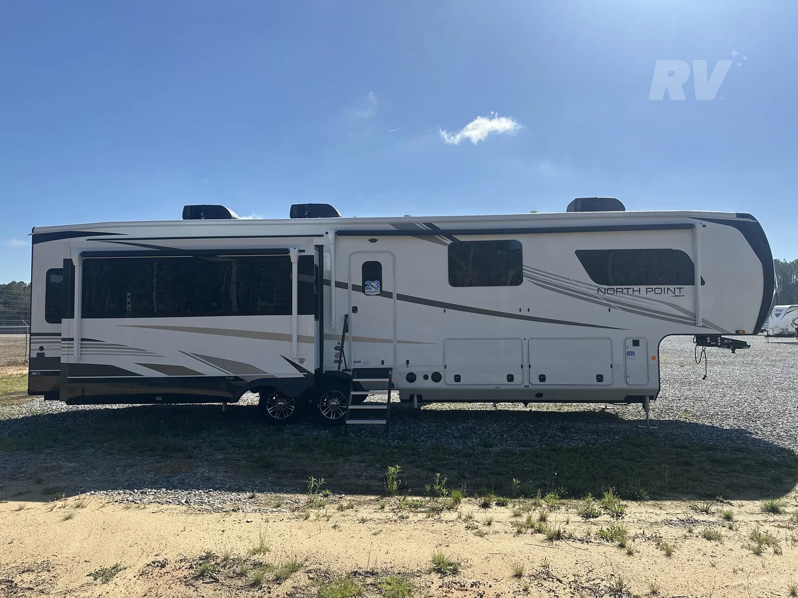 2025 Jayco North Point 377RLBH