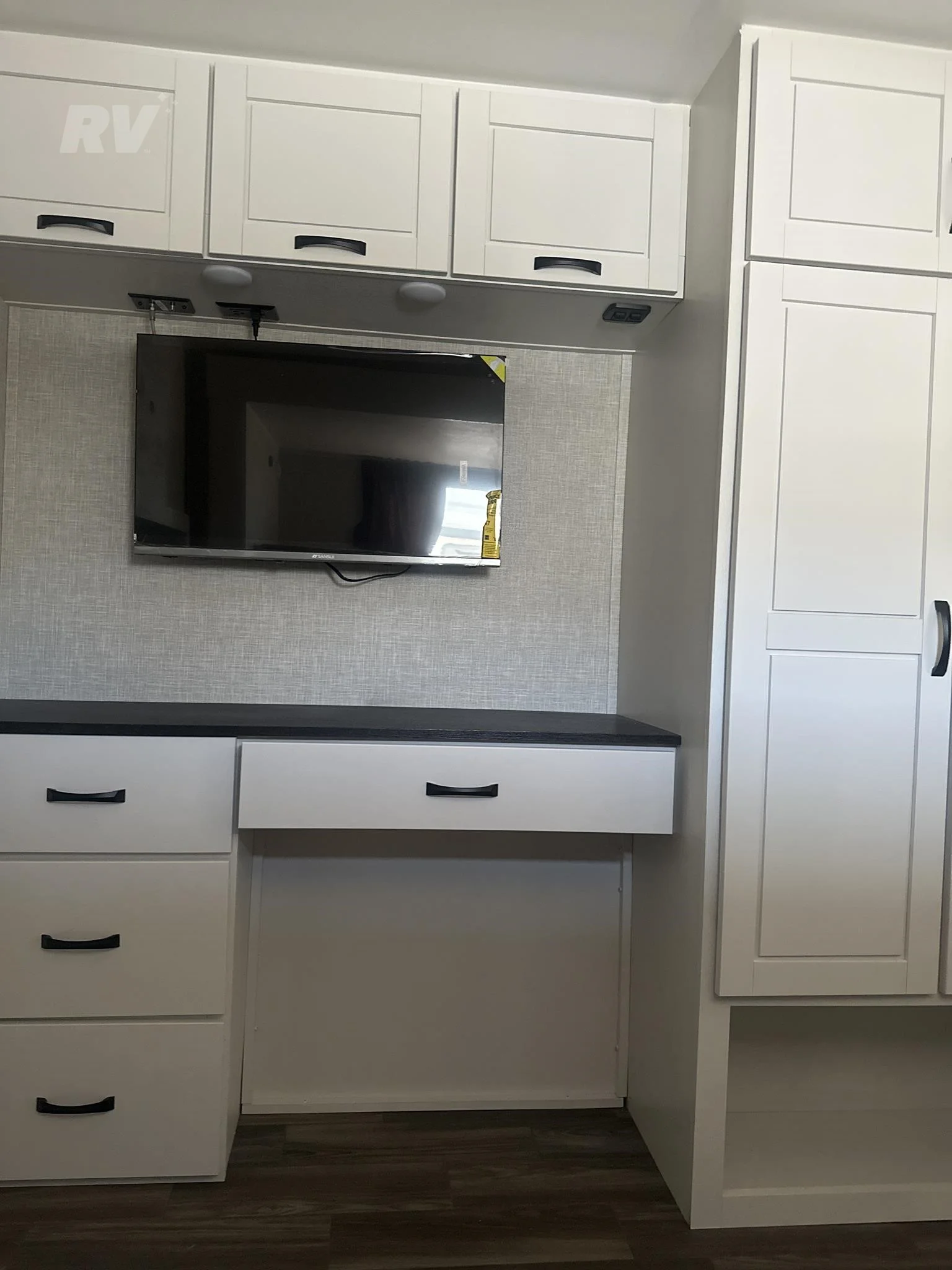 2025 Jayco North Point 377RLBH - Image 9