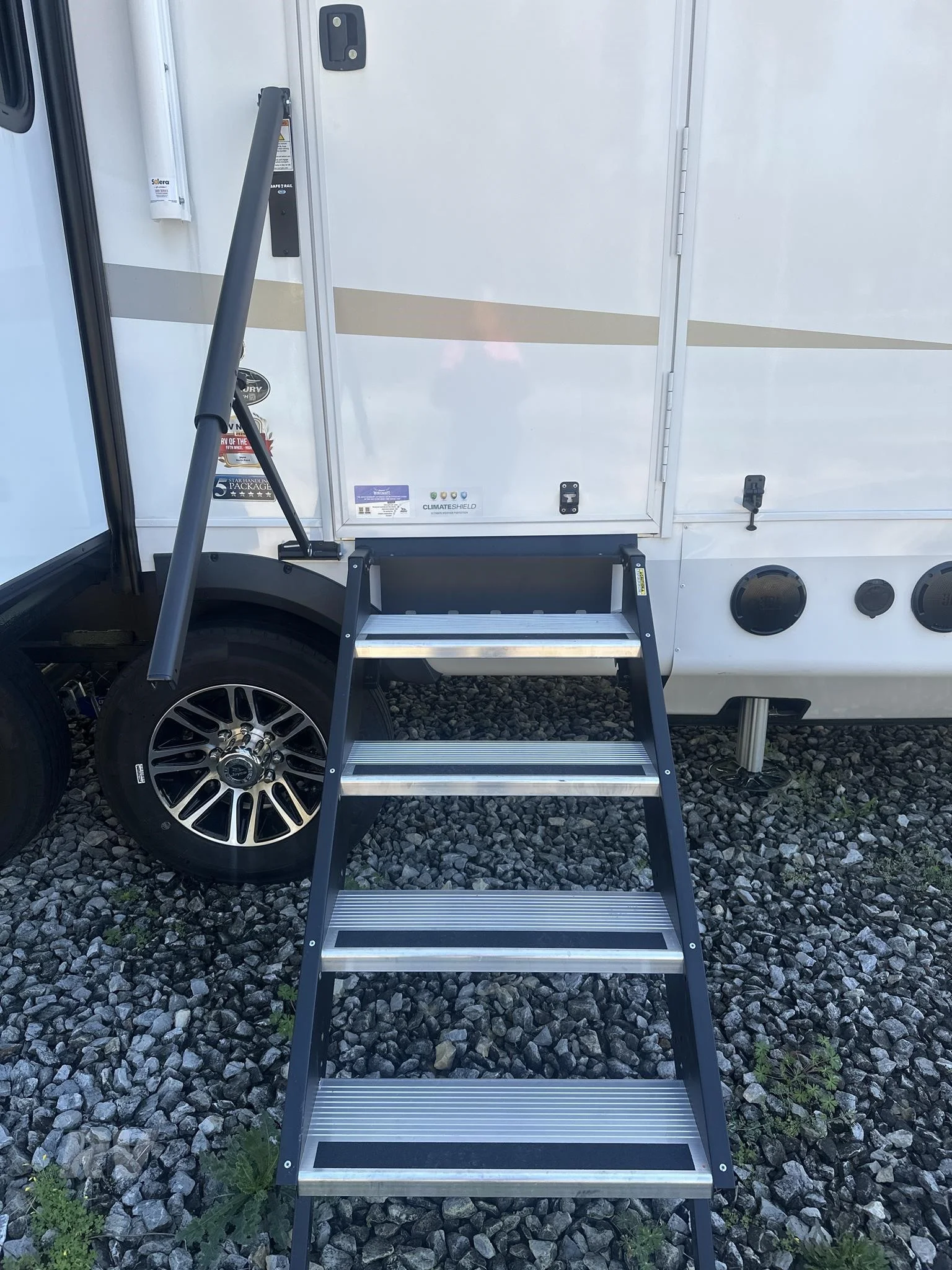 2025 Jayco North Point 377RLBH - Image 17